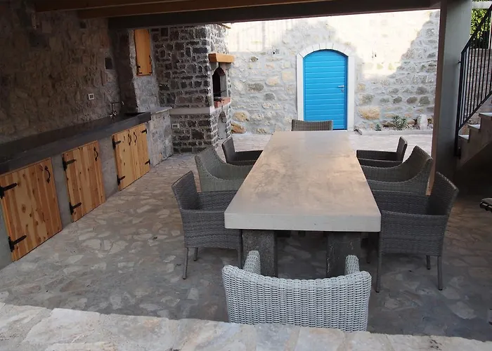 Jatica * 泽斯特拉格